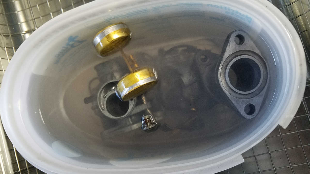 Carb Parts in Ultra Sonic Cleaner